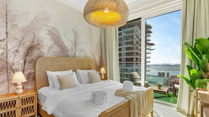 The bedroom - balcony view